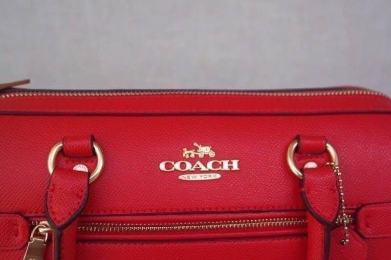 COACH ROWAN SATCHEL (COACH F83607) 🔹กระเป๋าทรงหมอนรุ่นใหม่ ขนาดยาวกว่าเดิมนิดนึง มีช่องซิปใส่ของด้านหน้า มาพร้อมสายยาวค่ะ