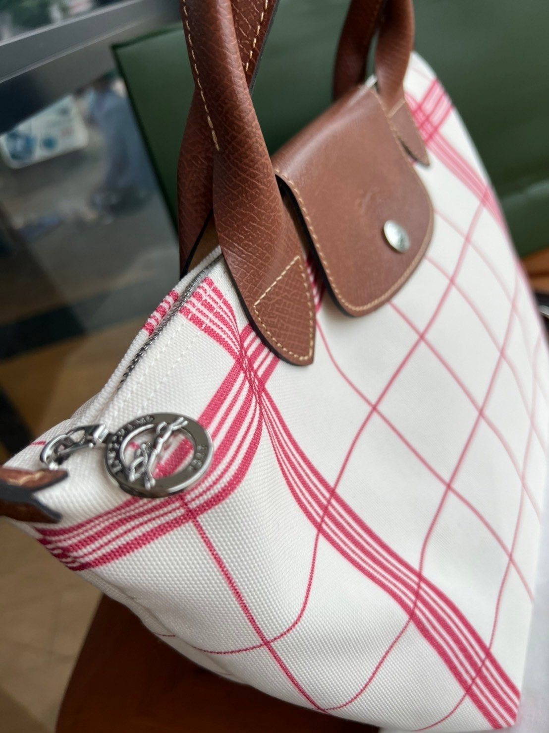 LONGCHAMP LE PLIAGE TORCHON Top handle bag - Red กระเป๋าถือขนาดเล็ก วัสดุผ้าฝ้าย อะไหลเงิน ตัดแต่งด้วยหนังวัวแท้ ผสมผสานแนวคลาสสิกแบบมินิมอลศิลปะการพับกระดาษแบบญี่ปุ่นดั้งเดิม