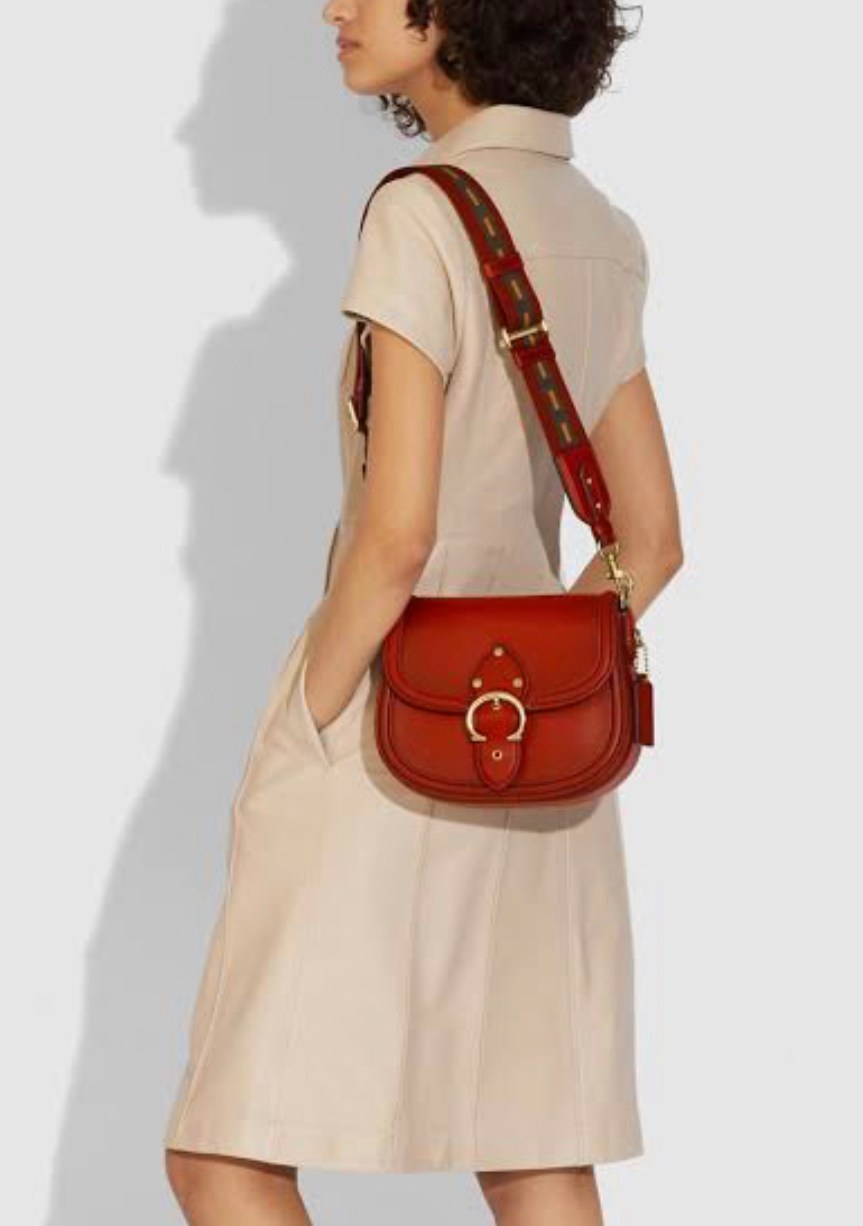 OUTLET 】COACH BEAT SADDLE BAG 10 แบบพร้อมส่ง จุกๆ เลยค่า The best item! ที่สาวๆรอคอย! ฮอตไฟลุก! สีหายาก ละมุนคุณหนู คอลเลคชั่นใหม่ ดีไซน์หรูหรา พิเศษมากๆมาพร้อมสายสะพาย 2 เส้น ใช้คู่กันหรือแยกสะพายก็สวยครบสูตร กระเป๋าสะพายทรง saddle คลาสสิค วัสดุหนัง glov