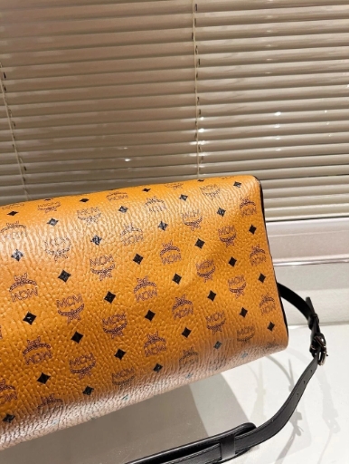 ORI | M.C.M NOMAD WEEKENDER / M.C.M Travel Bag กระเป๋าเดินทางใบใหญ่ ดีไซน์คลาสสิคสายสปอร์ต สายลุย ต้องมารวมกันตรงนี้เลยจ้า ดีไซน์โฉบเฉี่ยว ดูเท่