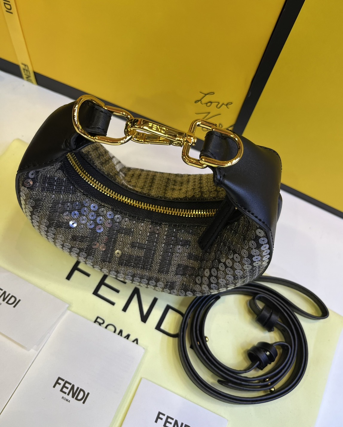 FENDI NANO Fendigraphy Bag fabric charm / Fendi hobo bag 20cm พร้อมส่ง กระเป๋าสะพายไหล่เฟนดิปักเลื่อมรุ่นใหม่ สวยหรู **สินค้าเกรดออริจินอล 1:1 สลับแท้