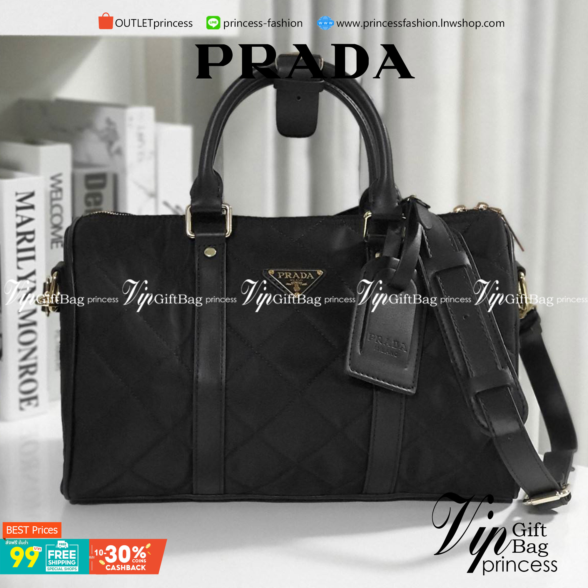 PRADA TRAVEL BAG **ทรงหมอนในตำนาน จะใช้อีกกี่ปีทรงนี้ก็ยังฮิตตลอดคะ กับงานพรีเมียมกิ้ฟท์ แบรนด์ PRADA ทรงหมอนลายตาราง อยู่ทรงสวยๆ จุของได้เยอะคะ Ipad เครื่องสำอางค์ ขวดน้ำ เหมาะสำหรับสาวๆ มากคะ ขนาดกำลังดีไม่ใหญ่เกินไป ถือสวยๆออกงานได้สบายคะ ตัวกระเป๋าอะไ