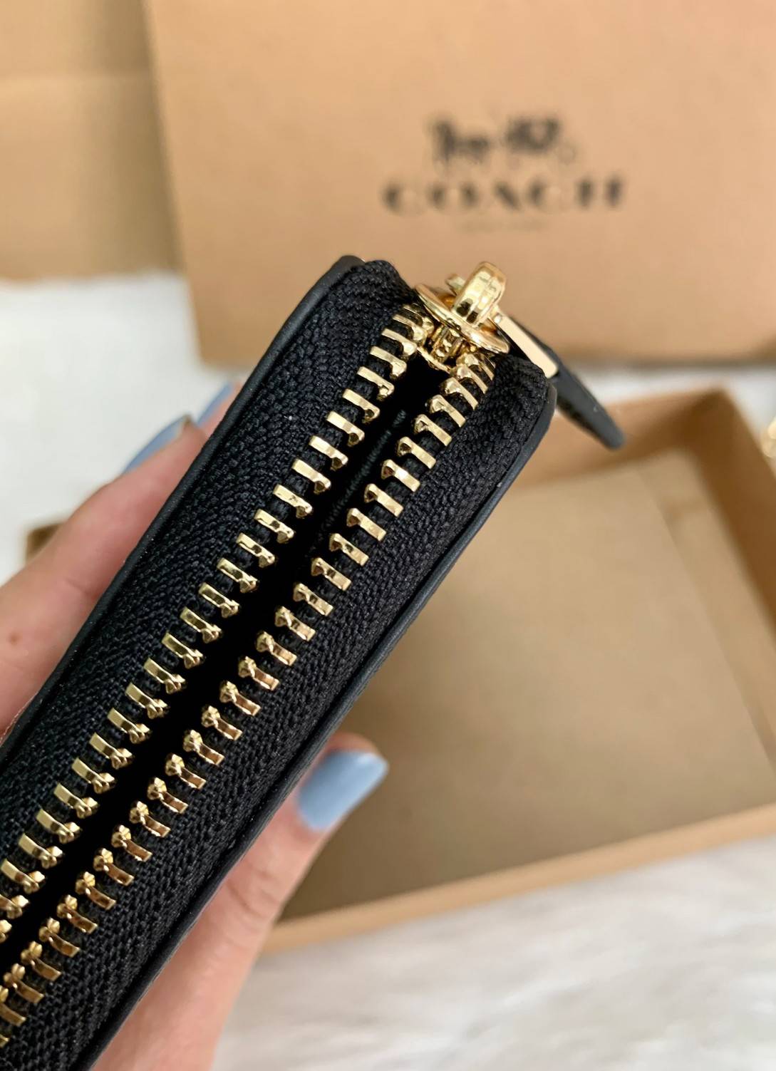 ของแท้ 💯% COACH LADIES FULL LEATHER APPLE PRINT LONG WALLET ((76546)) พร้อมส่งความสวย. สินค้าหายากค่ะ! กระเป๋าเงินใบยาว ซิปรอบ หนังแท้