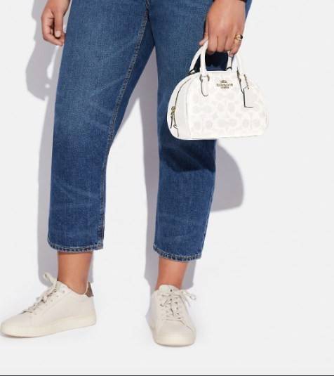 COACH SYDNEY SATCHEL BAG CA202 CA591 CB596 ใหม่ล่าสุด กับคอลที่สาวๆต้องหลงรัก กระเป๋าสะพายทรง satchel ที่มีรูปทรงดึงดูดสายตา สวยแรกเห็น วัสดุหนัง crossgrain พร้อมหูจับในตัว เปิด-ปิดด้วยซิป ภายในโล่งกว้าง ขนาดกำลังดี มีสายครอสให้ ปรับได้ตามชอบ ใบจริงลูกคุณ