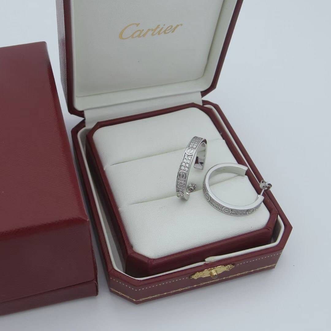 CARTIER Earrings ต่างหูคาเทียร์ รุ่นมีเพชร ภาพถ่ายจากงานจริง วัสดุโลหะเคลือบขึ้นเงาตามรูป ใช้งานต่างประเทศได้