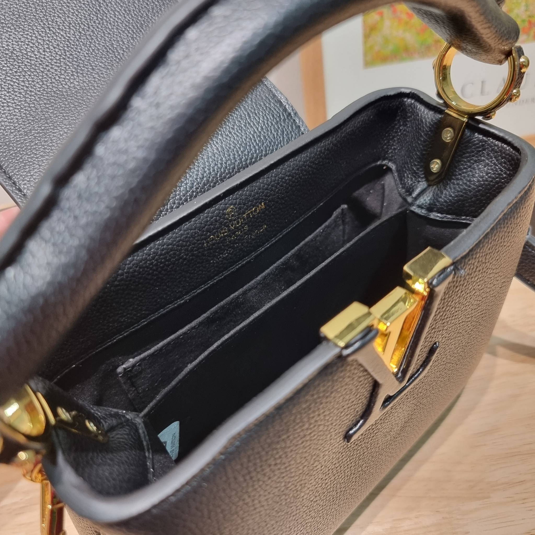 LV capucines mini top handle ที่สุดของความสวยในราคาเบาๆ กระเป๋าถือสุดหรู ดีไซน์ทรงคลาสสิค ที่รอบนี้มาในไซส์มินิ ดีงามม้ากกกก!!