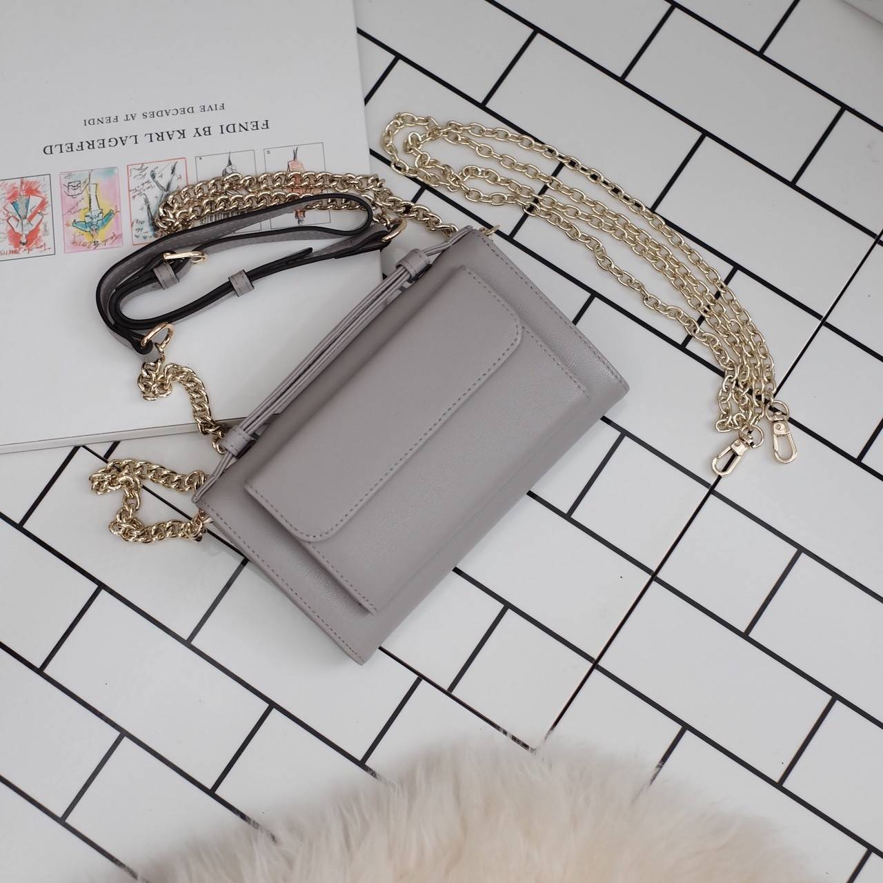 รุ่นขายดี **หนังวัวแท้สวยมาก KEEP • Ari • กระเป๋า สตางค์ยาว ปรับเป็นคลัช หรือถือ สะพาย ก้อได้หมด ขนาด กะลังดี ทรงสวย แค่ใบเดียวจบ! หนังคุณภาพเยี่ยม ภายใน จุของคุ้ม ใส่บัตร ใส่มือถือได้ทุกรุ่น ใบนี้ จะแต่งกับ Look ไหนก้อเข้ากันได้ดีแน่นอนค๊า Don't mis