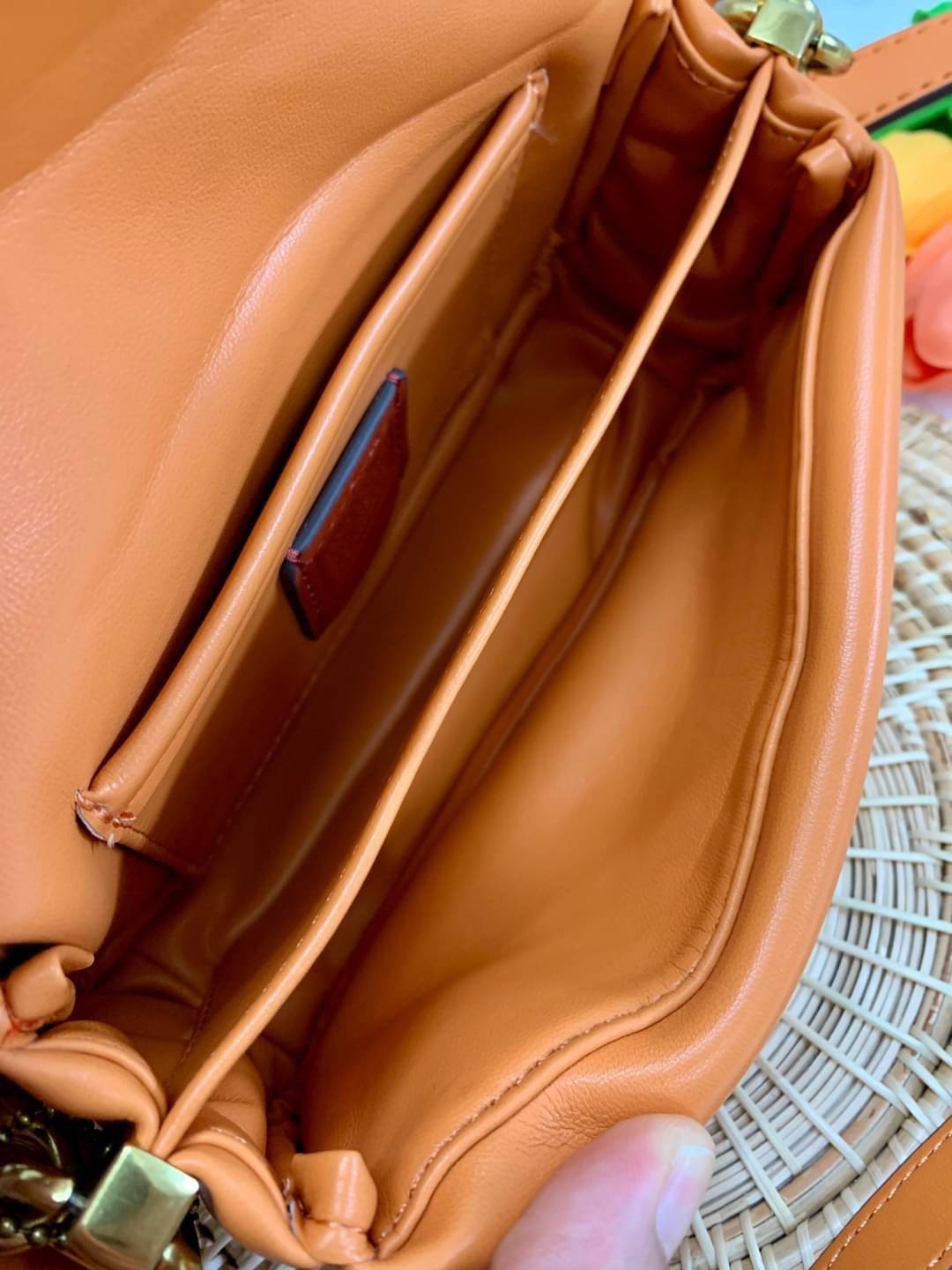 สีที่ขายดีที่สุด เหลือจากจองไม่กี่ใบนะคะ😁 COACH PILLOW TABBY SHOULDER BAG 18 ((C3880)) พร้อมส่งที่ไทย คุณภาพเกินราคา! กระเป๋าหิ้ว//สะพายแบบครอสบอดี้ร์ 🔺หนัง nappa หนานิ่ม นุ่มมากๆ รุ่นใหม่ล่าสุดค่ะ!