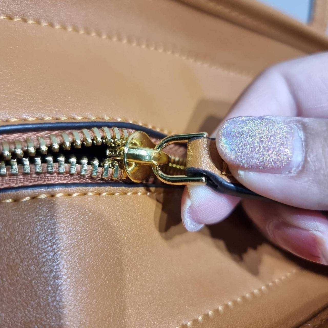 M.C.M MEDIUM TONI SHOPPER กระเป๋าทรงโท้ทใบใหญ่จุใจ เกรดท็อปออริ 1:1 สลับแท้ ใช้งานต่างประเทศได้