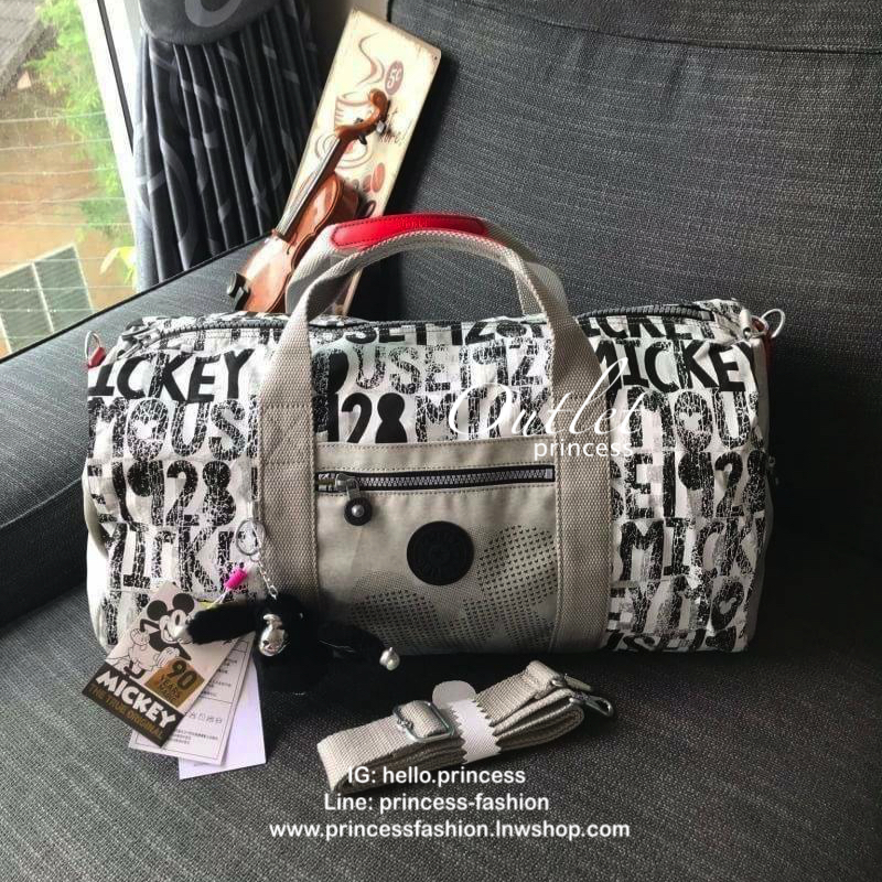 KIPLING D TAGALONG TOTES KI00280BX เอาใจสาวๆคนรักmickey กับกระเป๋าถือใบใหญ่ สามารถใช้คู่กันกับกระเป๋าเดินทางต่างประเทศได้ ด้านหน้าและด้านข้างมีช่องซิปใส่ของจุกจิก เปิดปิดด้วยซิปเดียวด้านบน ใบใหญ่ ใส่เสื้อผ้าออกทริป เล่นกีฬาได้หลายชุด มาพร้อมสายสะพายเพื่อใ