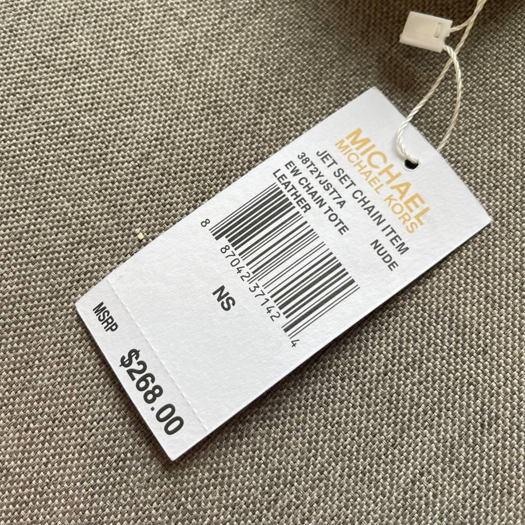 MICHEAL KORS กระเป๋าแบรนด์ดังจาก michael kors กระเป๋าทรงยูสุดชิค งานดี หนังสวยมากก เปิดปิดด้วยกระดุมแม่เหล็ก สายสะพายปรับระดับได้ มาพร้อมกล่อง+การ์ด เลอค่ามากแม่!