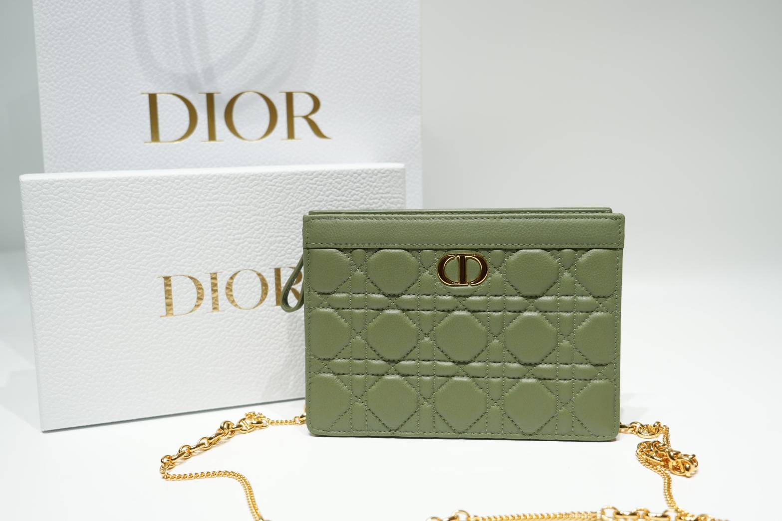 Caro Every Dior Pouch / Dior Clutch Bag Cloud Supple Cannage Leather กระเป๋าทรงคลัชพอช หนังแท้ ทรงเสนห์ผสมผสานดีไซน์ทันสมัยและใช้งานง่ายได้จริงหลายโอกาส เกรดท็อปออริ เทียบแท้ 1:1 ใช้งานต่างประเทศ
