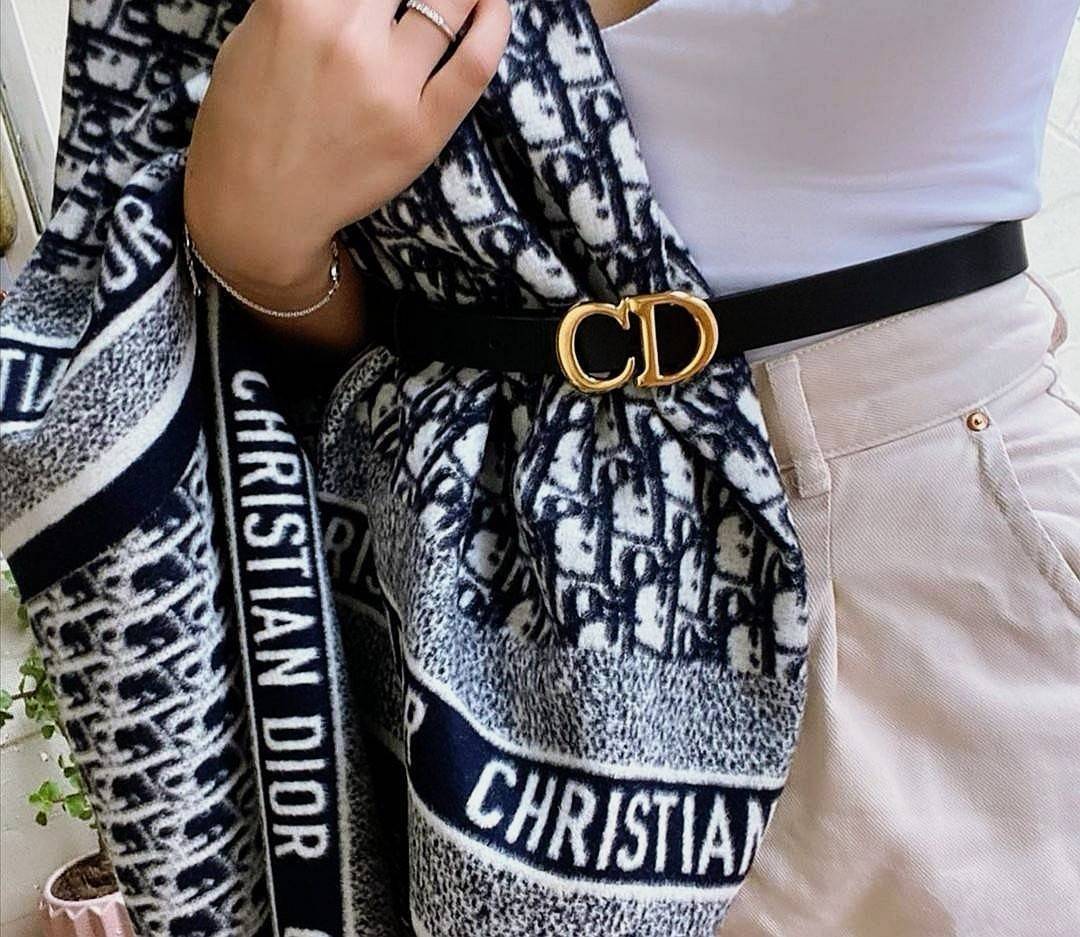 Christian Dior Belt Embossed "CD" 3D Logo VIP Gift With Purchase (GWP) เข็มขัดหนังแท้พรีเมี่ยมกิ๊ฟ Limited จาก Christian Dior Perfume Dutyfree ดีไซน์สุดคลาสสิคสไตล์ Vintage วัสดุ 3D Gold metal สายหนังสีดำปรับระดับได้ เข้าได้กับทุกลุ๊คสไตล์การเเต