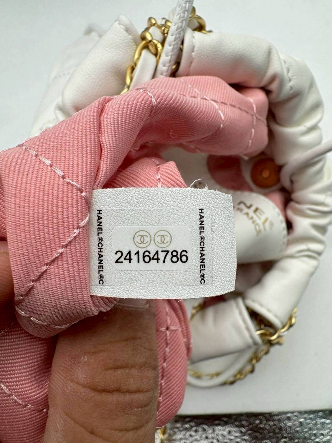 CHANEL 22 Mini bag สีใหม่ Gradient Color เข้าแล้วค่า สวยเกินต้านที่สุดกับไอเท็มนี้ ที่สาวๆหรือใครๆก็ต้องมีแล้ว!! มาในไซส์มินิ น่ารักจริงจัง!! แค่เห็นก็หลงรัก