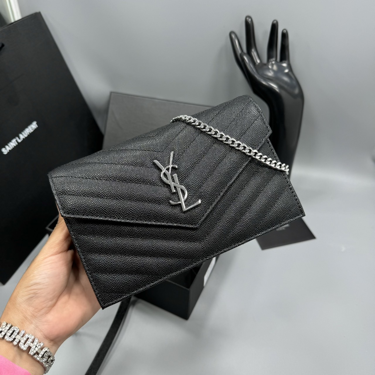 YSL Envelope WOC 7.5 Wallet on chain / YSL Clutch Bag 7.5" กระเป๋าสะพายรุ่นยอดนิยม เกรดหนังคาเวียร์สวยเต็มใบ เกรดออริ 1:1 ใช้งานต่างประเทศได้