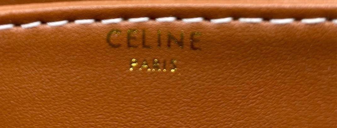 CELINE Mini besace triomphe in shiny top handle กระเป๋าสะพายคาดลำตัวพร้อมหูจับถนัดมือ ได้รับความนิยมอย่างมาก ด้วยรูปร่างทรงโค้งมนมีความคลาสสิกตามแบบฉบับแบรนด์
