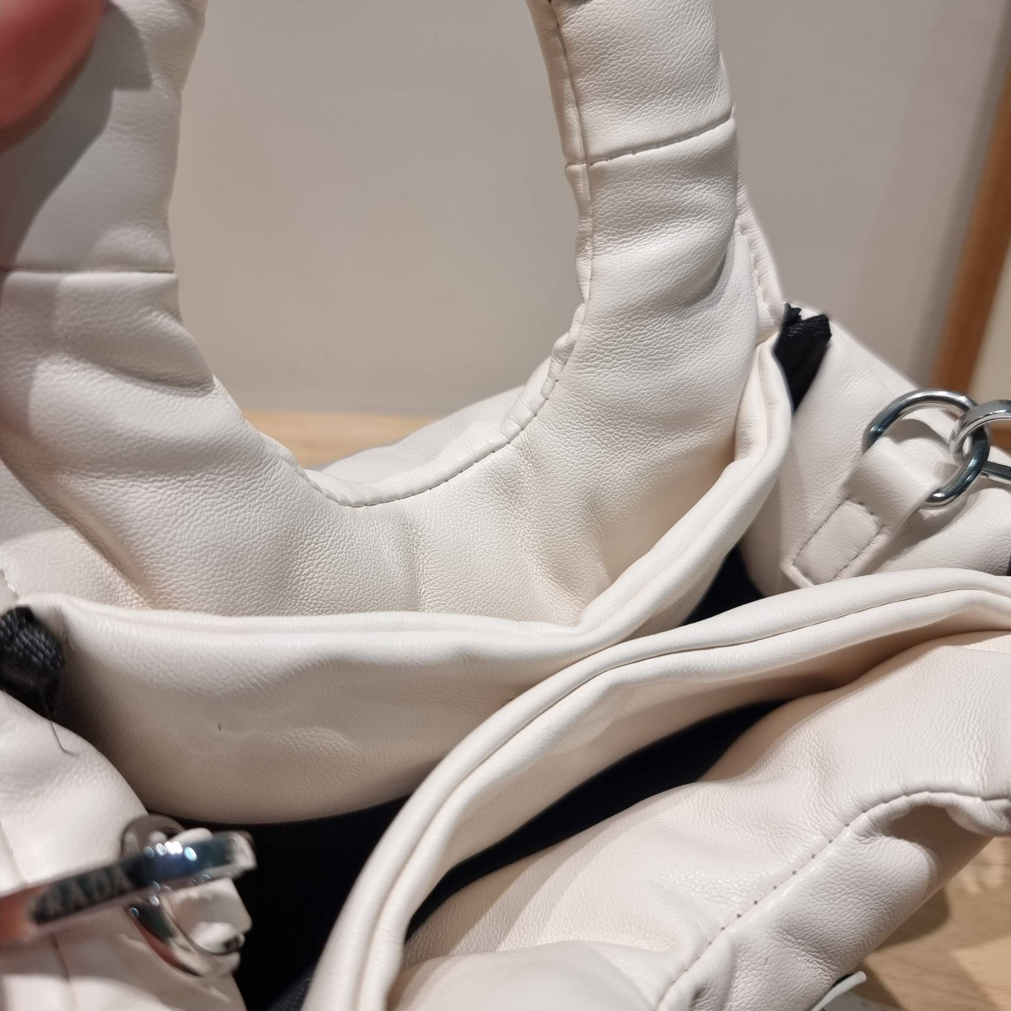 PRADA Small padded Soft nappa-leather bag พร้อมส่ง 4 สี น้องใหม่ล่าสุด กับคอลเลคชั่นที่ทำออกมาตอบโจทย์ได้ทุกไลฟ์สไตล์