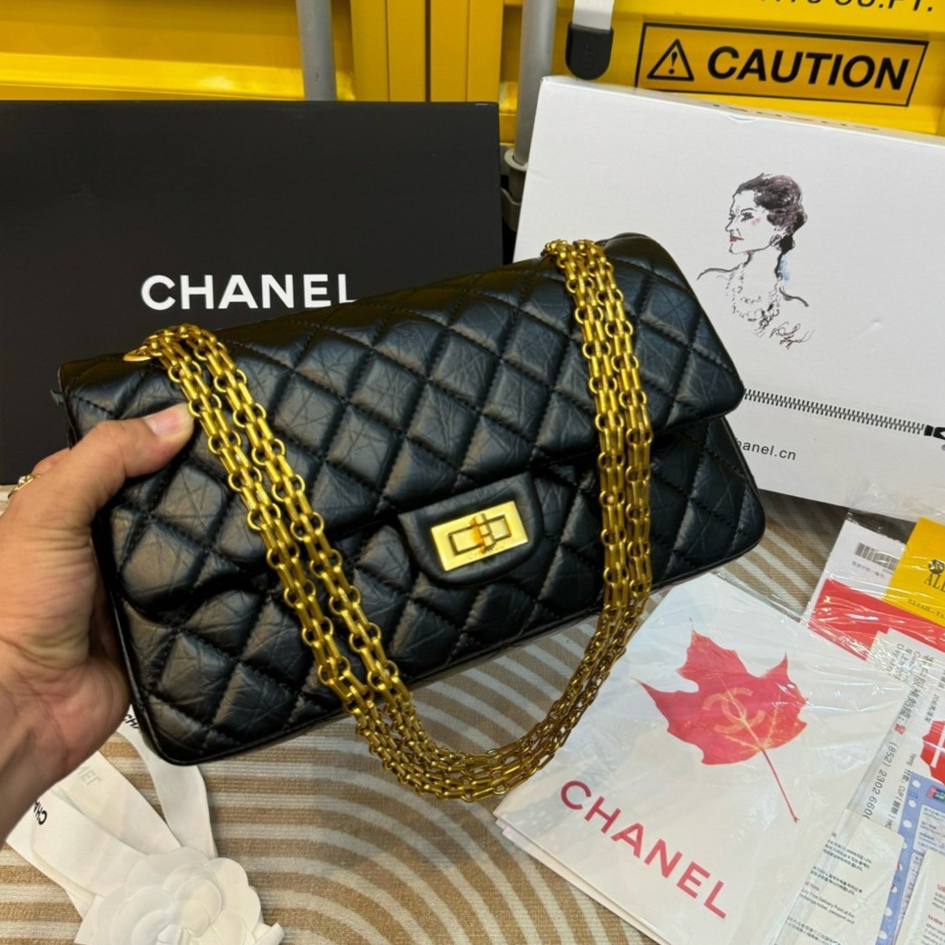 Chanel 2.55 Handbag กระเป๋าสะพายสุดคลาสสิกวินเทจ ดีไซส์หนังยับหรูหราชวนสะสม สุดยอดเดอะเบสท์ไอเท็ม พร้อมเสิร์ฟครบชุด สุดคุ้ม