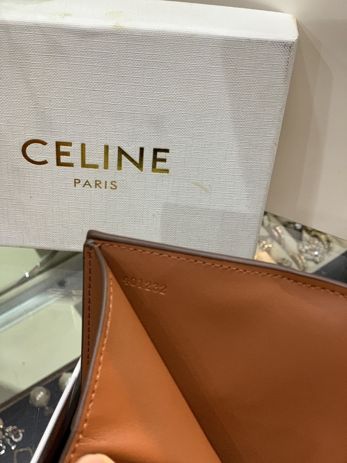 ORI หนังแท้ | CELINE SHORT WALLET BUSINESS CARD HOLDER / CELINE COMPACT WALLET WITH COIN TRIOMPHE กระเป๋าสตางค์ซีลีนใบสั้น เรียบหรู มีฟังก์ชันและสไตล์ให้เลือกด้วยช่องใส่บัตรหลายช่อง