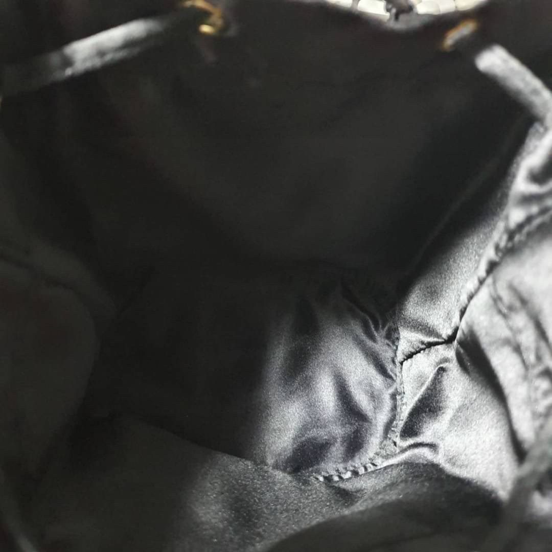 พรีเมี่ยมกิ๊ฟแท้ 100% Prada กระเป๋าใส่เครื่องสำอางค์เอนกประสงค์ หรือ Cosmetic Bag ไซส์น่ารักทรงขนมจีบ