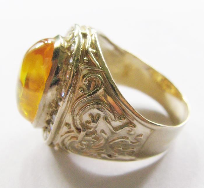 สินค้าจองค่ะ แหวนพลอยมณีใต้น้ำ(เพชรพญานาค)สีเหลืองเนื้อทองขาวล้อมเพชร(ทุกราศี)ค่ะ