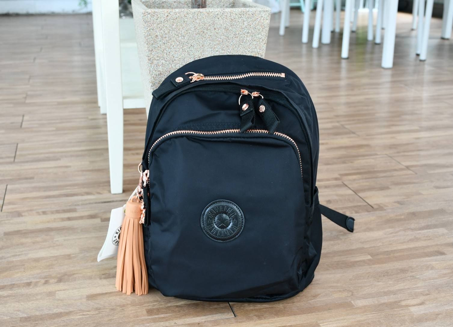 KIPLING Delia Medium Backpack with Front Pocket and top handle กระเป๋าเป้ไซส์ขนาดกลาง วัสดุ Polyester100% อะไหล่สี Rose gold พวงกุญแจmonkeyและพู่หนังrubber เพิ่มความหรูหรา
