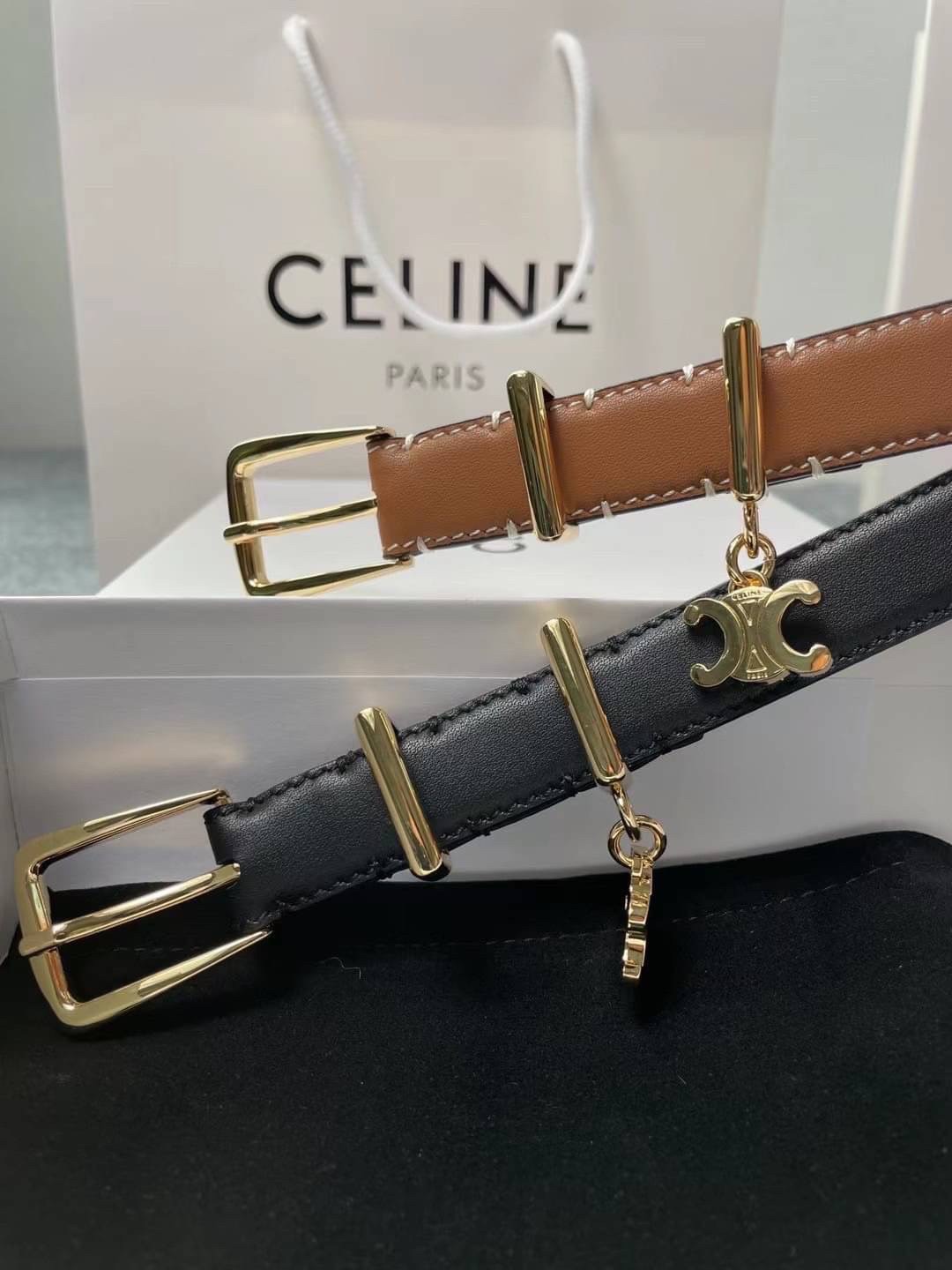 CELINE Belt Leather / Celine Elegant Charm 1 Belt In Smooth Calfskin With Gold พร้อมส่ง เข็มขัดเซลีน มีเส้นเดียวใช้ได้ทั้งปี ไม่ว่าลุคไหนๆ เส้นเดียวเอาอยู่ งานหนังเรียบสวยมาก แนะนำค่ะ