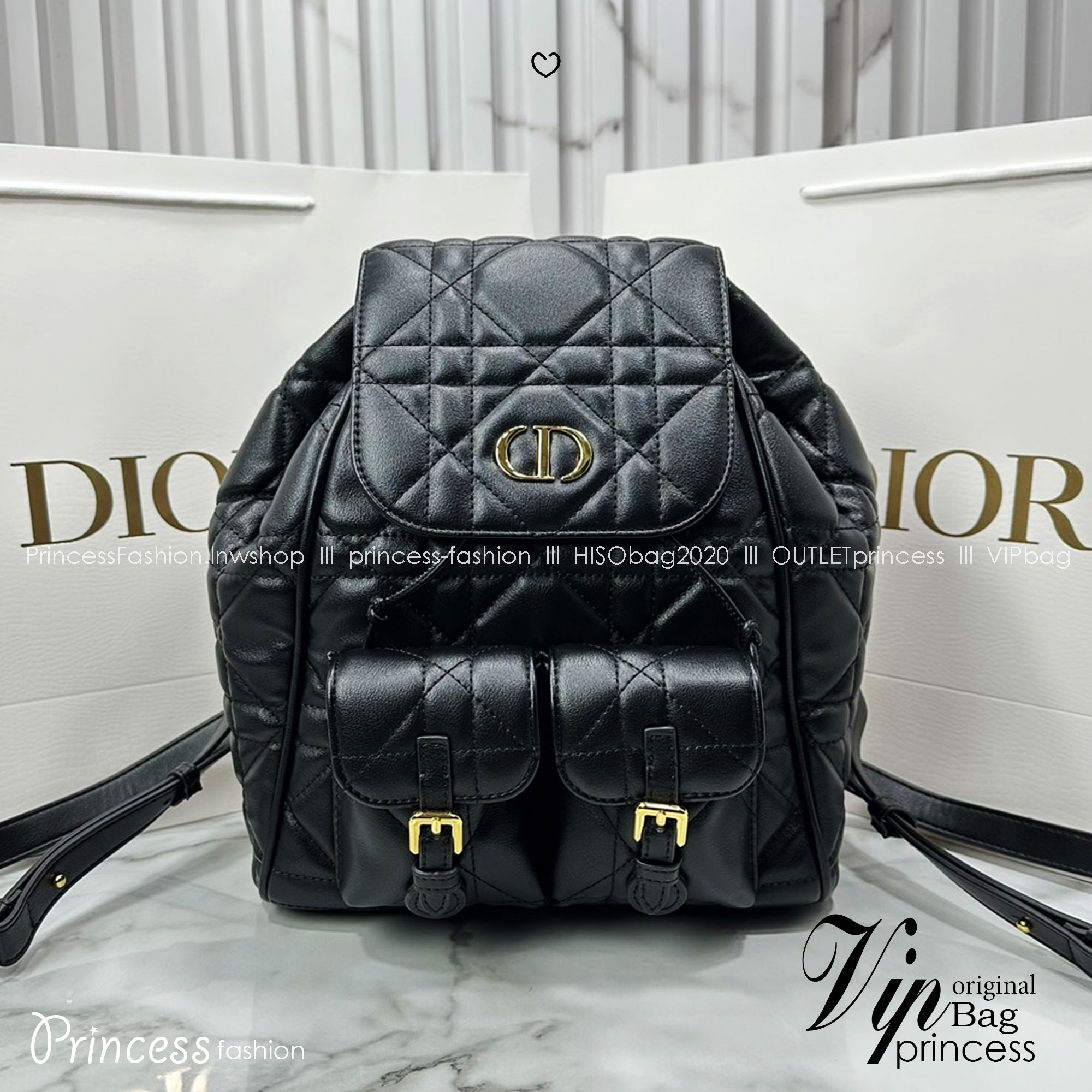 DIOR Medium Dior Caro Backpack Biscuit Macrocannage Leather กระเป๋าเป้สะพายหลังคาโร Cruise 2025 งานหนังเต็มใบ ดีไซส์ทันสมัยและสง่างาม ขนาดกลางใช้งานง่าย 🤍 สินค้าเกรดออริจินอล 1:1 หนังแท้ สลับแท้