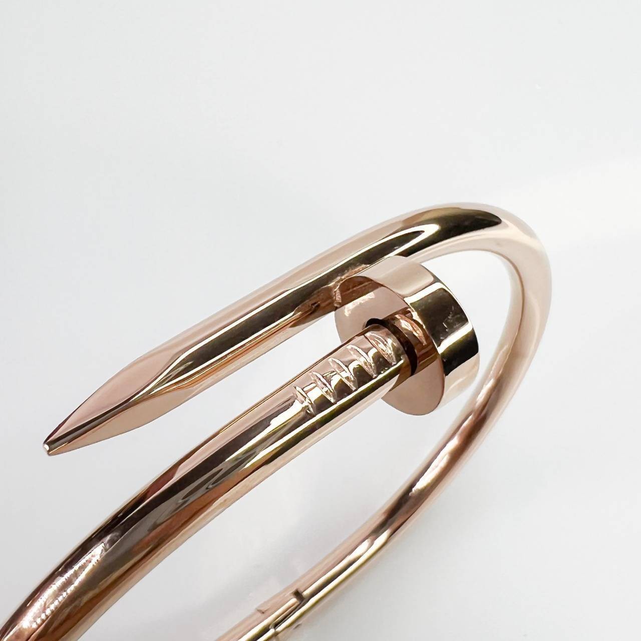 Cartier JUSTE UN CLOU BRACELET กำไลข้อมือตะปู (ไม่มีเพชร) งานดีสุดเกรดออริจินิล วัสดุคุณภาพดี ไม่ลอกไม่ดำ พร้อมกล่องหนาตามแบบปั้มลายแบรนด์ ภาพสินค้าถ่ายจากงานขายจริง ใช้งานต่างประเทศได้