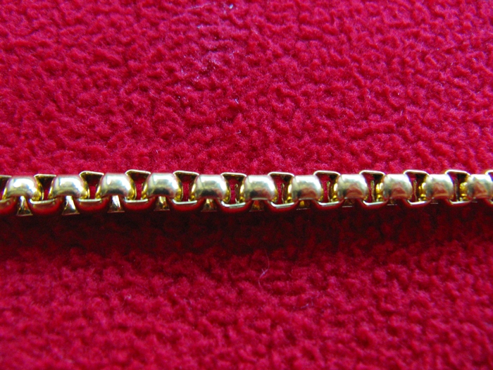 สร้อยคอสแตนเลสสีทองลายผ่าหวาย กว้าง 0.4 มม.(ใส่พระได้1องค์)ค่ะ