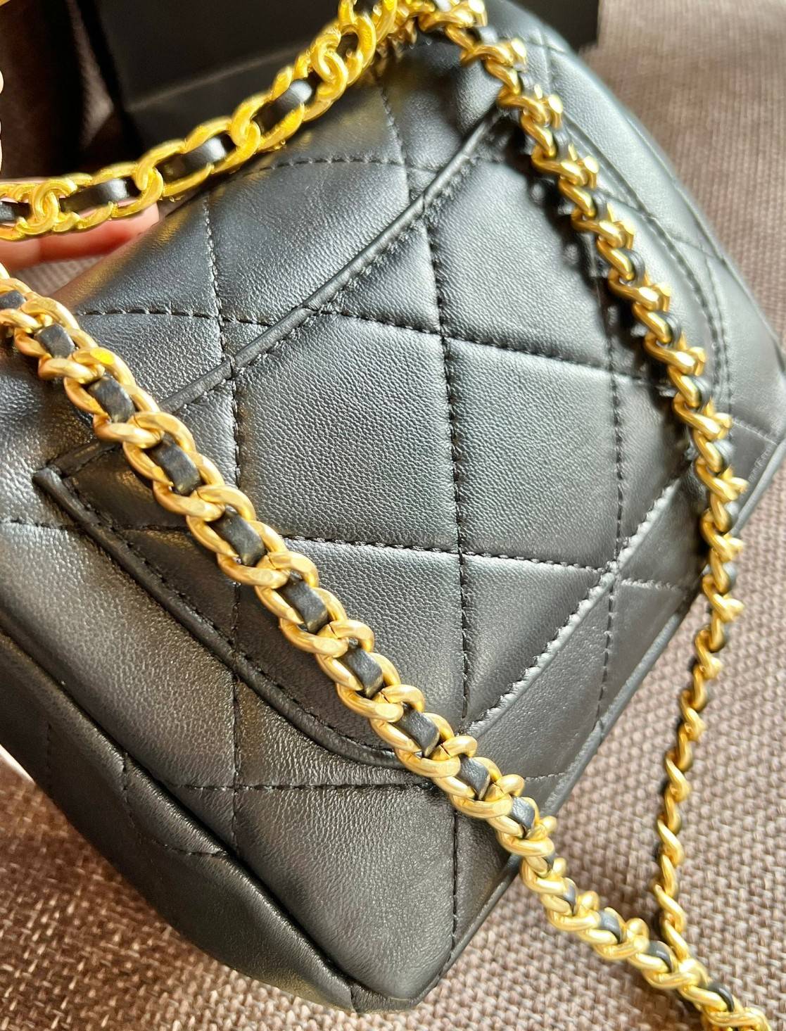 Chanel Mini Flap Bag with Top Handle 6.5" /CHANEL CHAIN SHOULDER BAG จัดไซด์เล็กมาให้ด้วย เพราะแต่ละคนชอบไม่เหมือนกัน😘 หนังสวย เรียบ สัมผัสนุ่มมือ น่าใช้มากๆ
