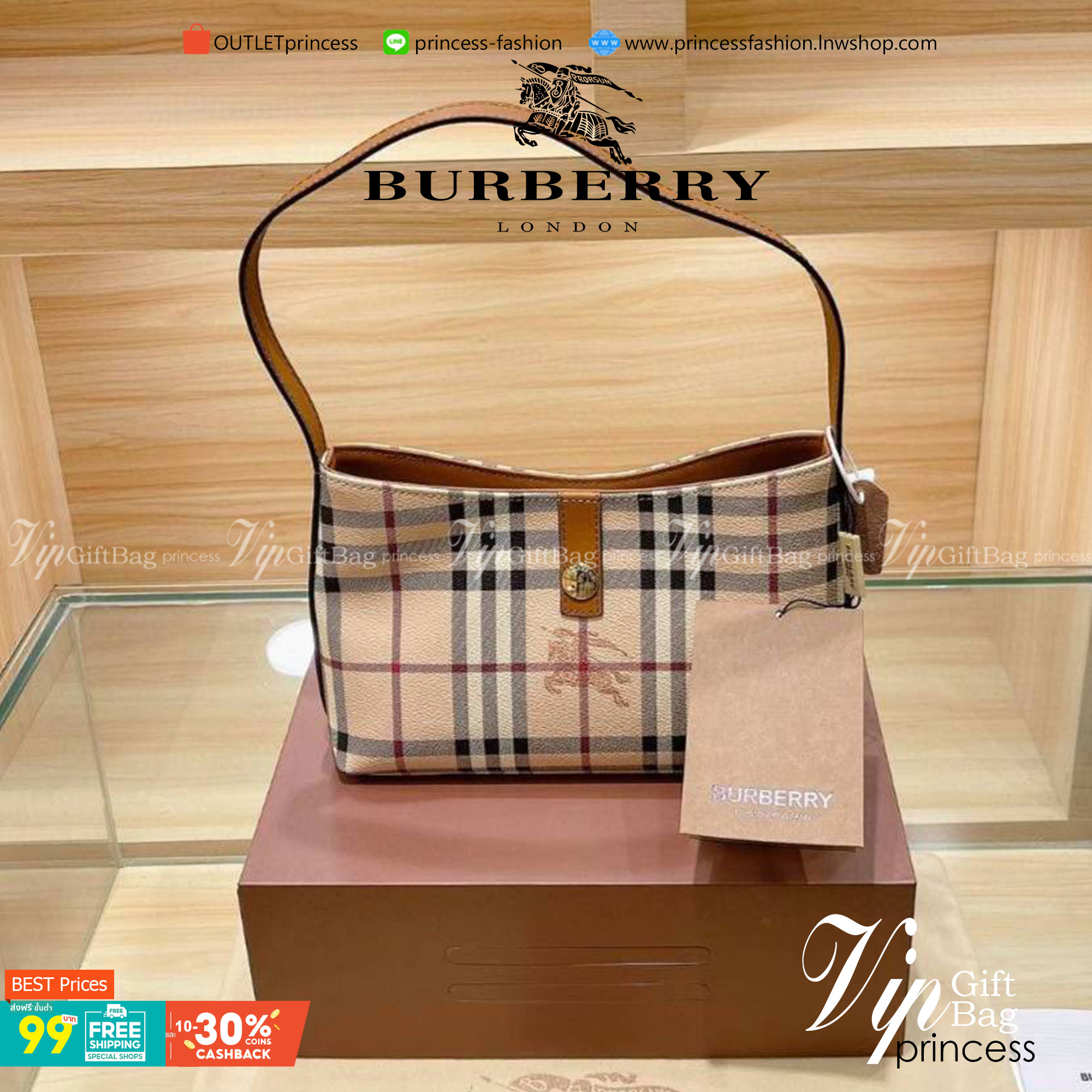 BURBERRY VINTAGE BAG VIP GIFT WITH PURCHASE (GWP) พรีเมี่ยมกิ๊ฟ Limited Edition จากBURBERRY วัสดุหนังPVC หนังนิ่ม กระเป๋าสะพายไหล่ทรงสวย เปิดปิดด้วยกระดุมแม่เหล็กด้านใน ภายในมีช่องใส่ของโล่งกว้าง พร้อมช่องซิปอีกหนึ่งช่อง สามารถใส่มือถือ กระเป๋าสตางค์ยาว ข
