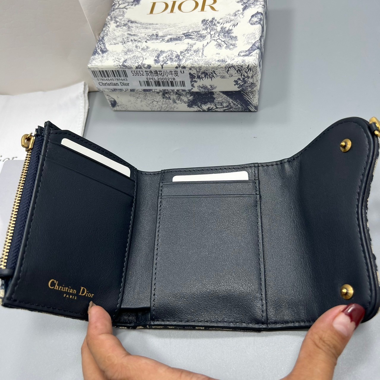 TopORI DIOR SADDLE LOTUS WALLET Oblique Jacquard / Dior wallet กระเป๋าสตางค์ 3 พับ พร้อมส่ง 2 สี **สินค้าเกรดท็อปออริจินอล 1:1 สลับแท้ งานสวยตามรูป ภาพถ่ายจากงานขายจริง ใช้งานต่างประเทศได้