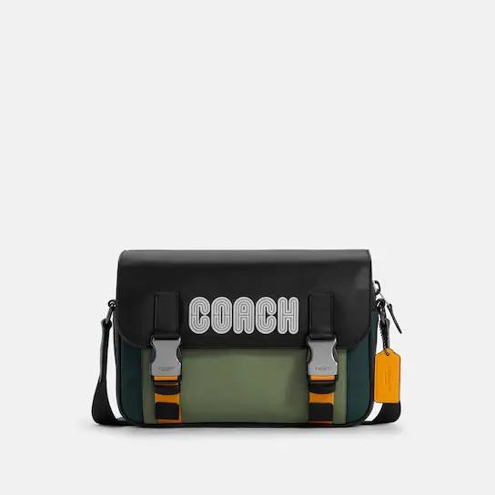 COACH TRACK CROSSBODY IN COLORBLOCK WITH COACH PATCH C6657 C8128 หล่อบอกต่ออีกหนึ่ง กระเป๋าสะพายทรงแมสเซ็นเจอร์ รุ่นเอาใจหนุ่มๆ ที่สาวๆก็อยากใช้!! ด้วยดีไซน์สีคัลเลอร์บล็อคที่โดดเด่น ทำให้ดูน่าใช้งาน วัสดุหนังแท้ สวยคมซ่อนหรู ฝากระเป๋ามีตัวล็อคแน่นหนา เปิ