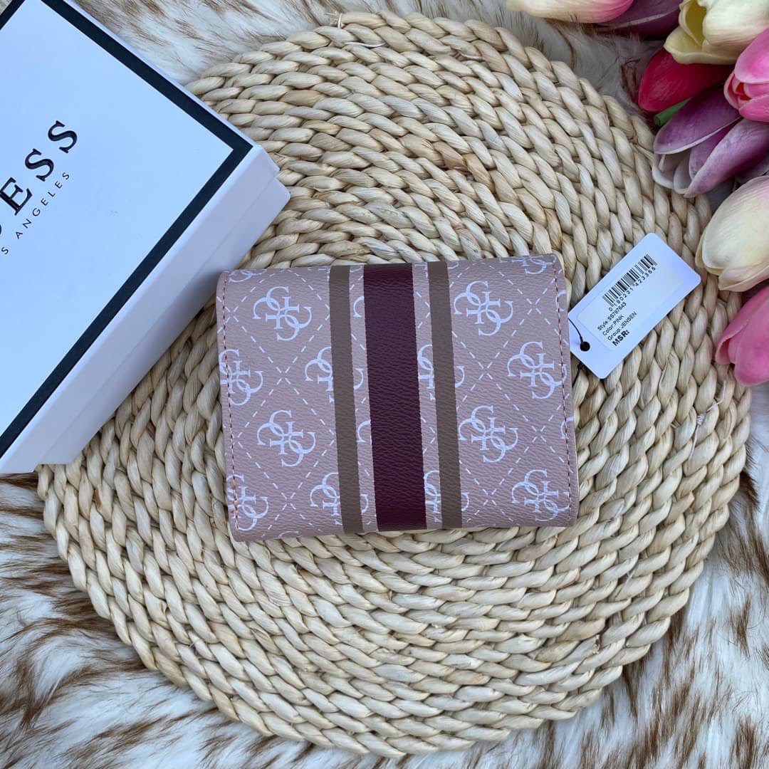 Guess wallet กระเป๋าสตางค์ใบสั้นซิปรอบทั้งใบ หนังลายแบรนด์ทั้งใบด้านหน้าติดโลหะโลโก้แบรนด์ หนังดีงามมาก