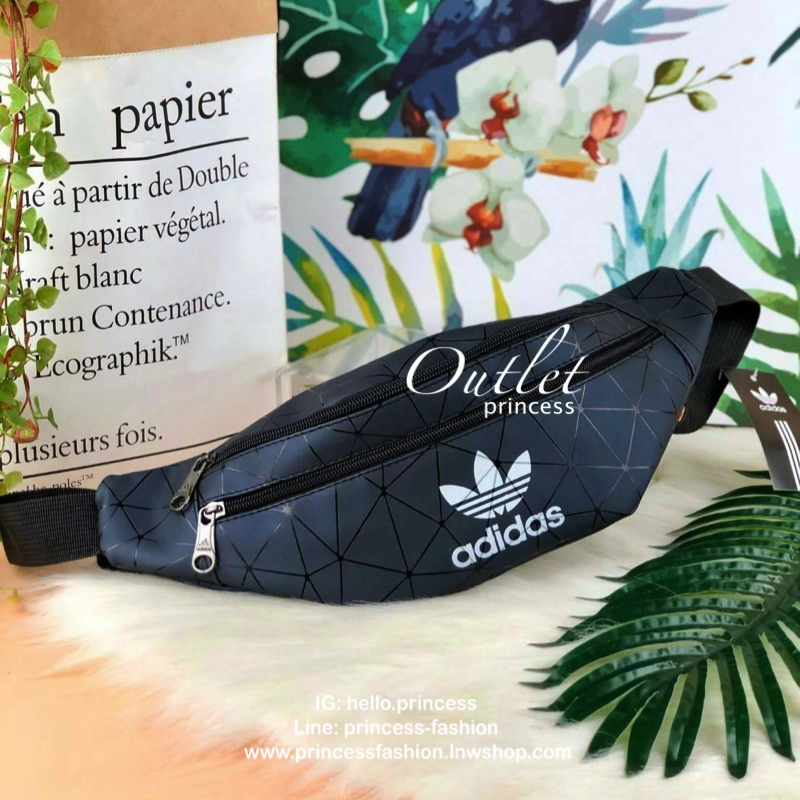 Adidas belt bag รุ่นใหม่พร้อมส่งที่ไทยกับกระเป๋าคาดอก/คาดเอว วัสดุpuน้ำหนักเบา ที่ตัวกระเป๋าแต่งtexture สวยงาม ด้านหน้าสกรีนโลโก้แบรนด์มีช่องด้านหน้า ใส่ iPhone plus ได้รวมถึงเหรียญ/บัตรที่ใช้บ่อย และช่องใหญ่จุได้เยอะ ใส่กระเป๋าเงินใบยาวได้ รุ่นนี้ปรับสาย