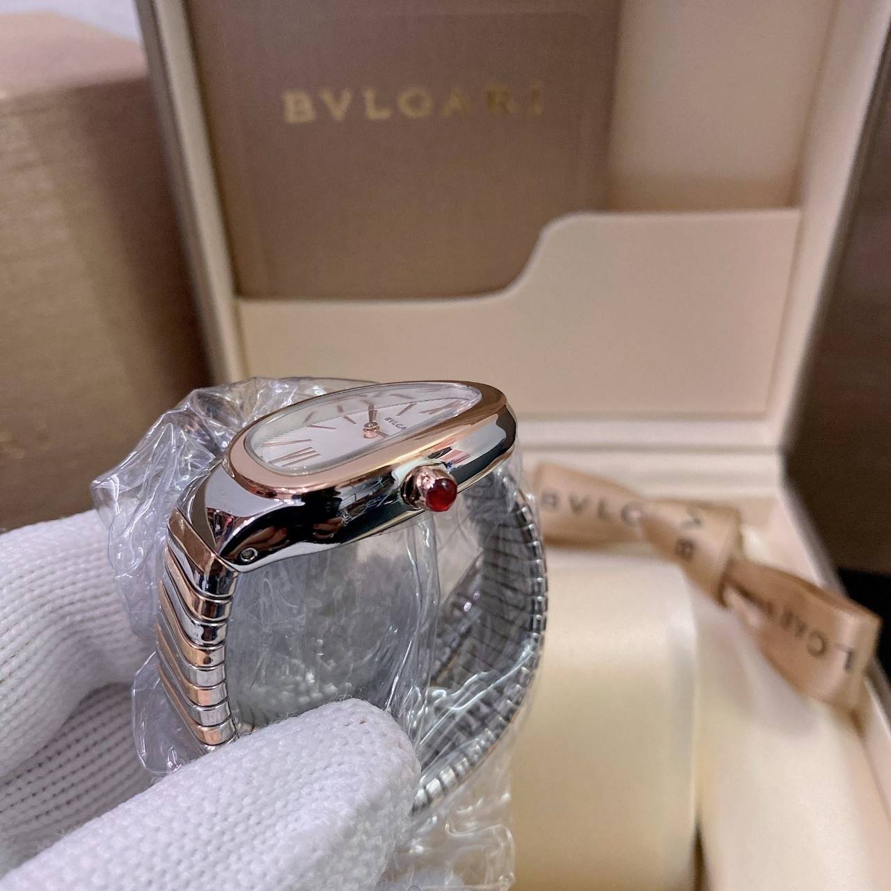 BVLGARI SERPENTI WATCH 24mm 26mm นาฬิกาบุลการี รุ่นหน้าปัดไม่มีเพชร นาฬิกาผู้หญิง ระบบถ่าน Quartz ภาพสินค้าถ่ายจากงานขายจริง