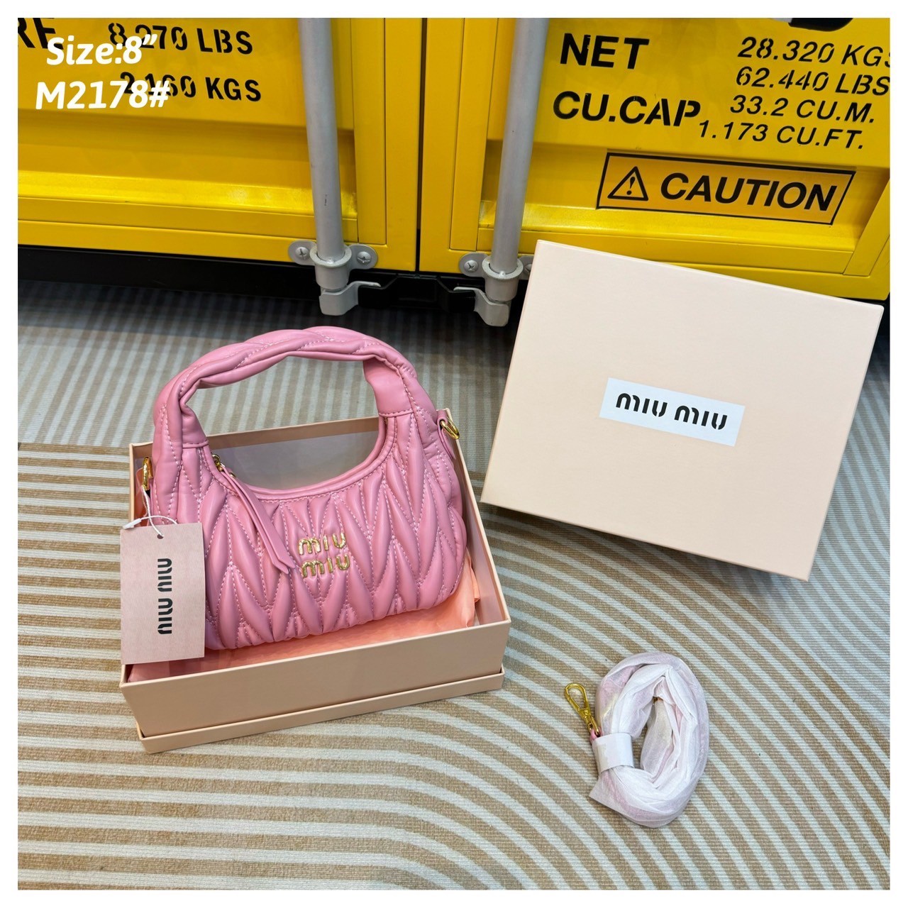 MIU MIU WANDER MATELASSÉ MINI HOBO BAG กระเป๋าถือ/กระเป๋าสะพายข้าง แบรนด์ดังจากอิตาลี ด้วยเอกลักษณ์ความโดดเด่น