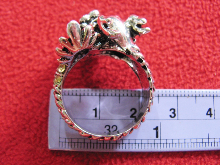 สินค้าหมดค่ะ แหวนมังกรคาบมุกประดับพลอยสีเหลือง พลังอำนาจยิ่งใหญ่ค่ะ