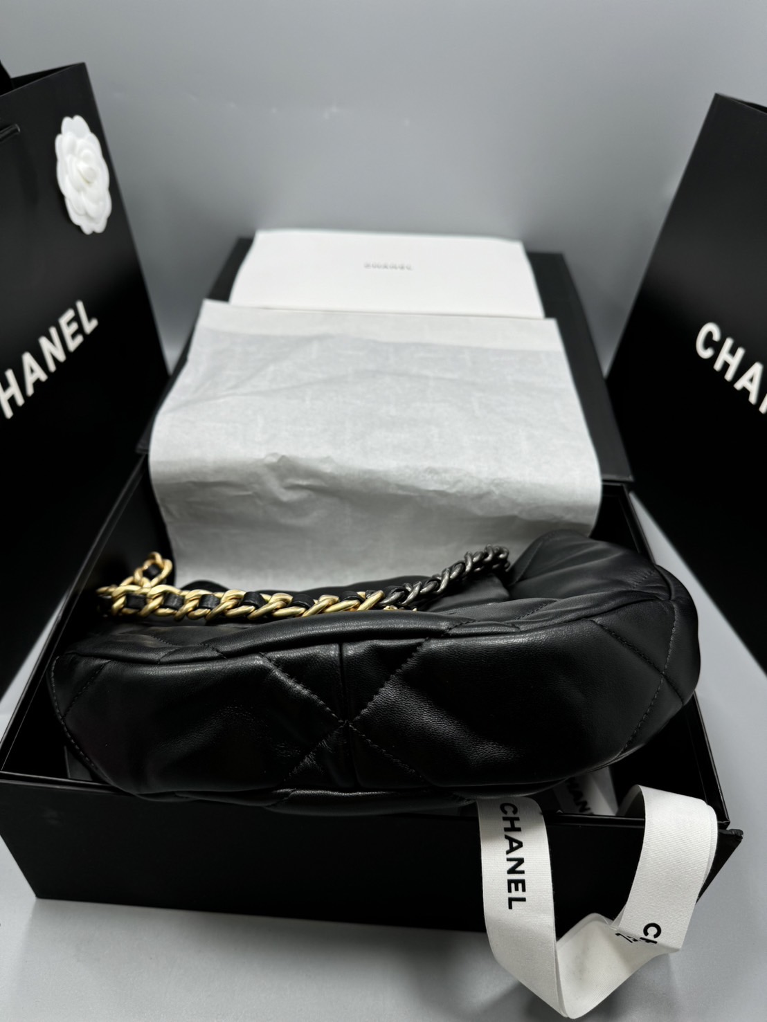 CHANEL 19 Hobo Bag Black Mixed Metal Hardware กระเป๋าสะพายหนังแท้ เกรดออริ ท็อป สลับแท้ 1:1 ผ่านทุก ตม ใช้งานต่างประเทศได้