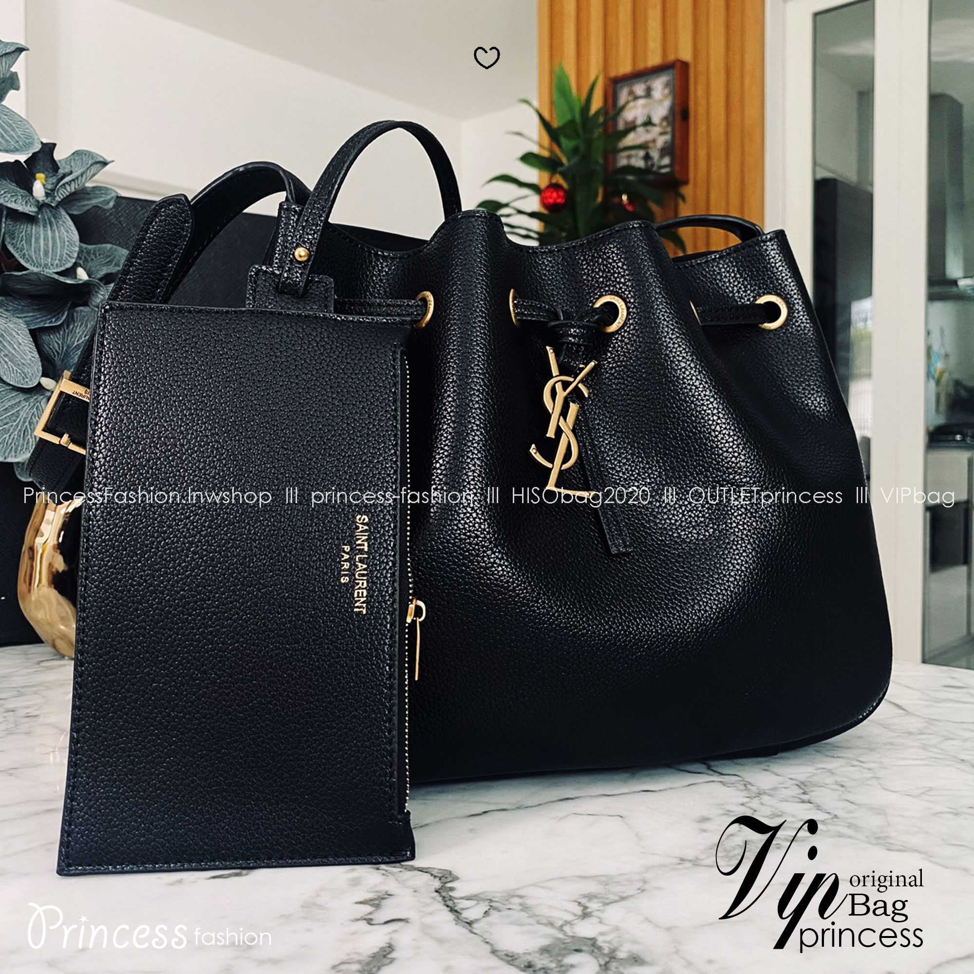 YSL PARIS VII flat hobo bag / YSL Bucket Bag กระเป๋าสะพายทรงโฮโบบัคเก็ต งานหนังเต็มใบ ฟังก์ชั่นสุดเลิศพร้อมเชือกรูด ดีไซน์รูปทรงใช้งานง่าย -- [รับตัวแทนกระเป๋า]