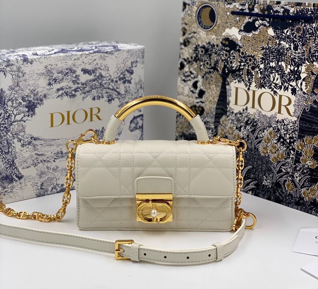 Mini Dior Ange Bag Macrocannage CD clasp with white resin pearl กระเป๋าถือพร้อมสายสะพาย ประดับตัวล็อคมุก สวยงามเหนือกาลเวลา เกรดออริ 1:1 ใช้งานต่างประเทศได้