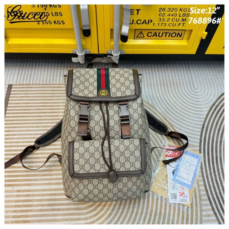 GUCCI Ophidia small backpack กระเป๋าเป้ แคนวาส GG Supreme พาเลตต์สีน้ำตาลเบจที่สวยงามเหนือกาลเวลา โดดเด่นด้วยลาย Double G ขนาดกำลังเหมาะ ไม่เล็กไม่ใหญ่จนเกินไป ใช้งานง่าย