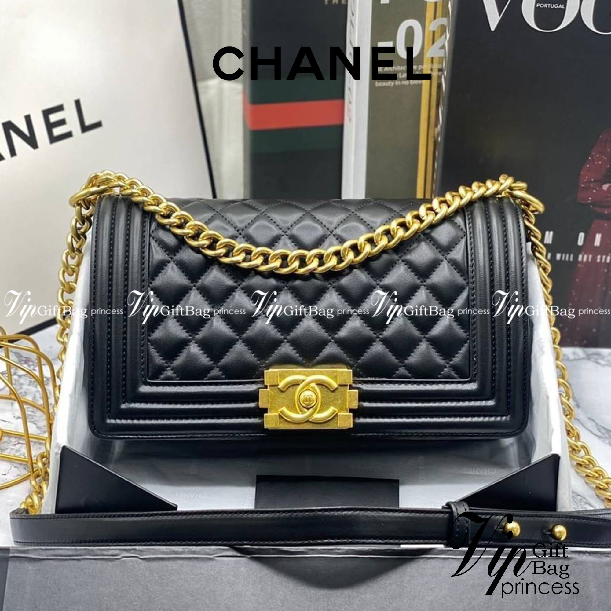 หนังแท้ CHANEL BOY 10" หนังเรียบ อะไหล่เงิน/ทอง พร้อมส่งที่ไทย หนังลูกวัวแท้ อะไหล่โลหะสีรูทีเนียม สวยคลาสสิกทุกยุคสมัย เกรดออริจินอล 1:1 ภาพสินค้าถ่ายจากงานขายจริง ใช้งานต่างประเทศได้