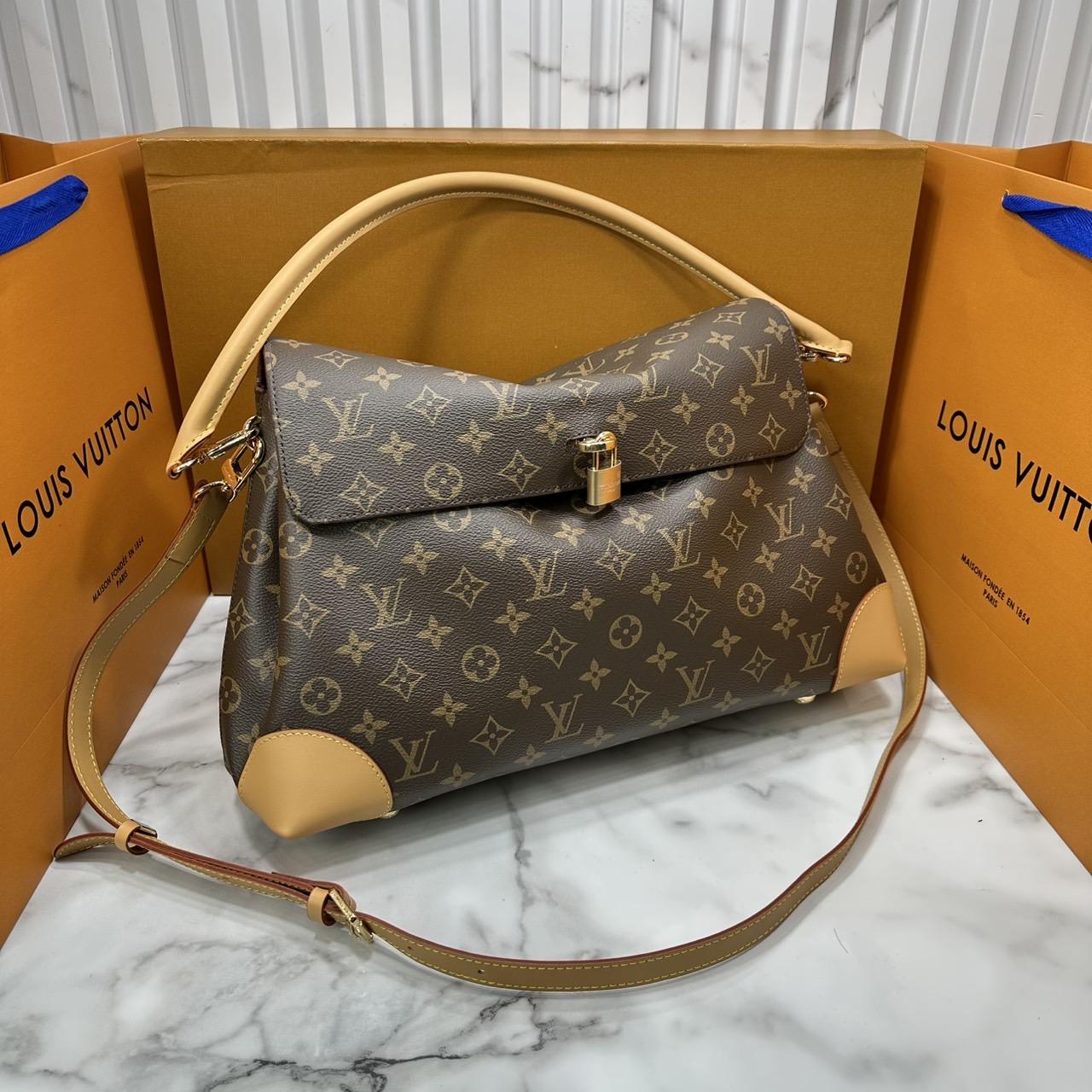 ORI หนังแท้ | LV Hide Away MM Hobo Bag กระเป๋าสะพายทรงสวยหรูสำหรับใส่ทำงานหรือใส่เที่ยวพักผ่อน ผสานดีไซน์เรียบหรูเข้ากับเอกลักษณ์เฉพาะตัวของ Louis Vuitton ผลิตจากผ้าแคนวาสเคลือบลายโมโนแกรม