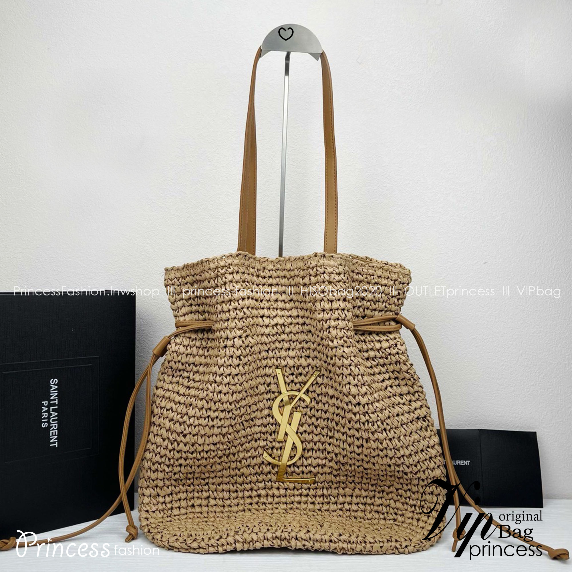YSL Raffia crochet Icare maxi shopper bag กระเป๋าสะพายทรงโท้ทงานถักโครเช จะกี่รุ่นก็แรงไม่ไหว! ทรงสวยใบใหญ่ รูปทรงยืดหยุ่น ใส่ของได้แบบจุใจ เป็นไอเท็มที่สามารถหยิบมาใช้ได้ง่ายในทุกวัน