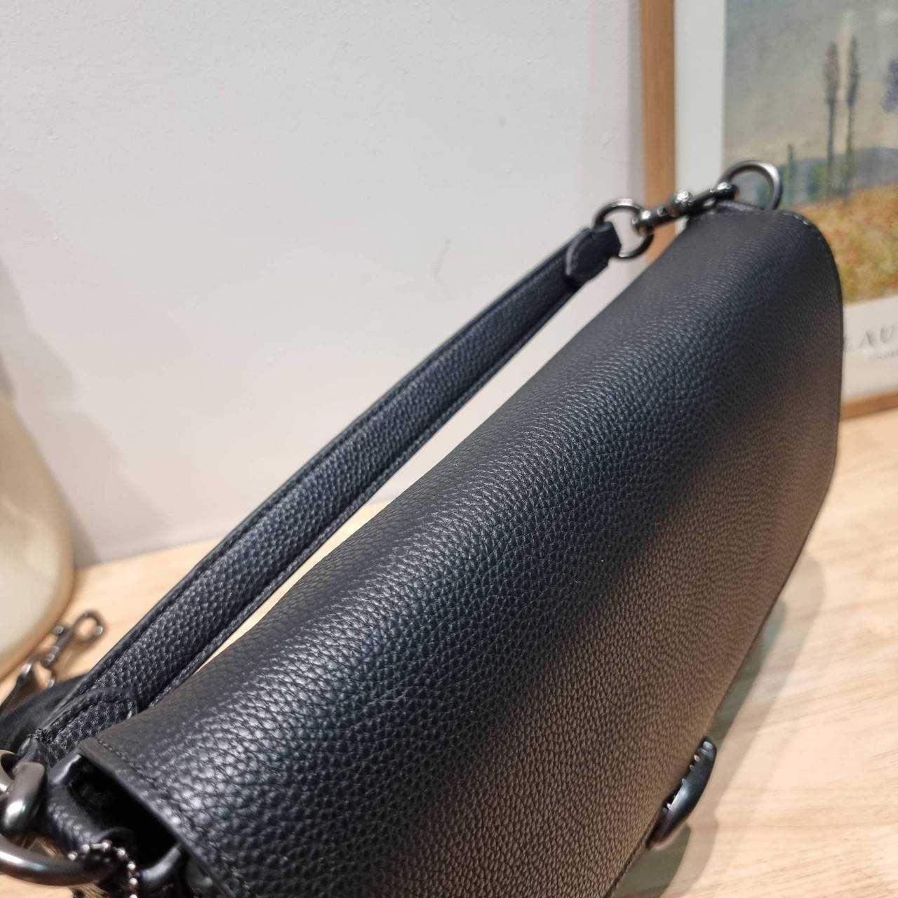 COACH Soft Tabby Messenger In Signature Canvas C8430 CH769 ไอเท็มที่หนุ่มๆต้องไม่พลาด กระเป๋าทรงแมสเซนเจอร์ใบใหญ่กำลังพอดี พร้อมด้วยสายสะพาย 2 เส้น