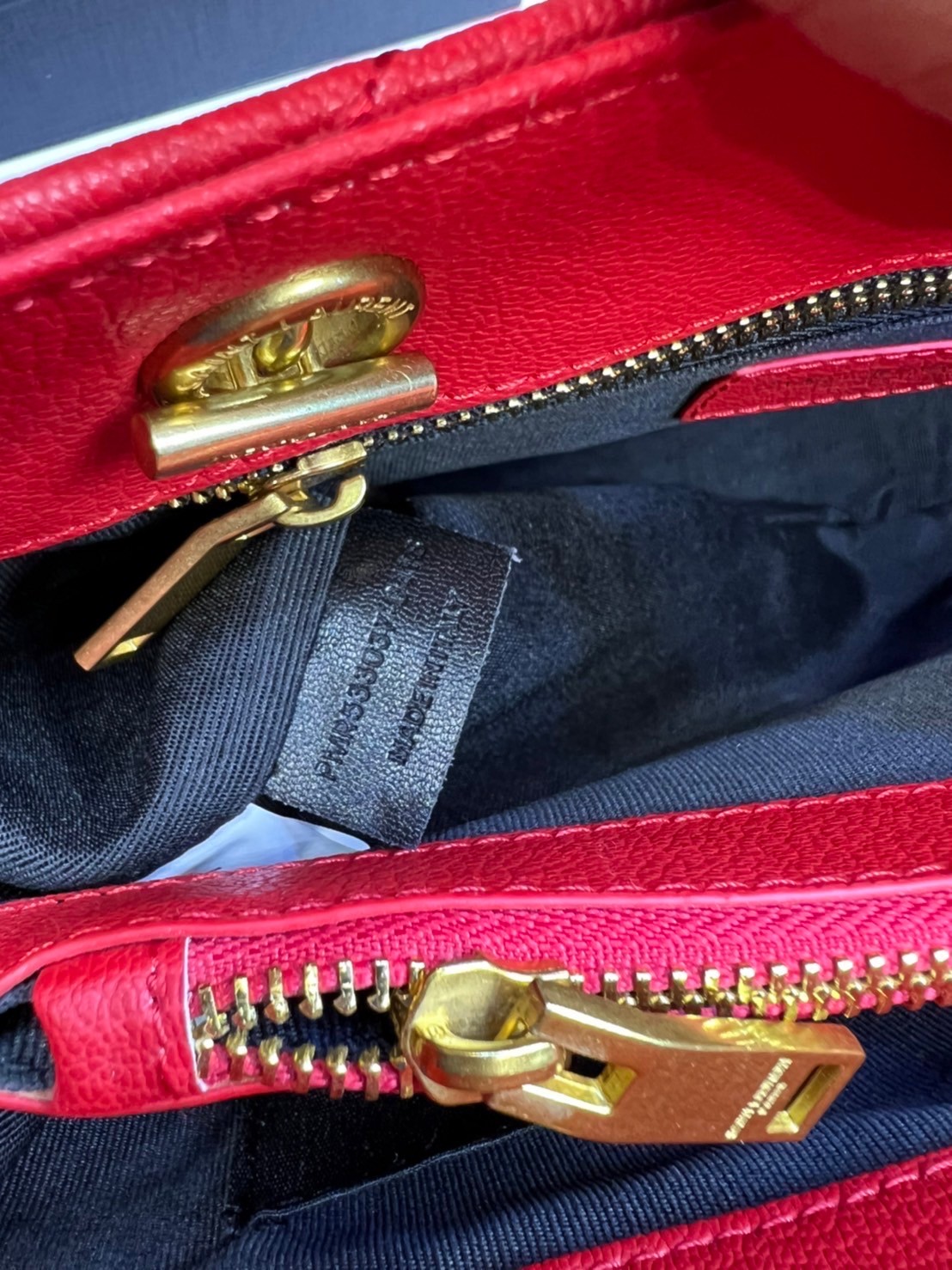 หนังแท้ Saint Laurent YSL Monogram Shopping Large Tote Bag กระเป๋าทรงช้อปปิ้งใบใหญ่ จุของได้เยอะ ภายในแบ่ง 2 ช่อง พร้อมซิปช่องกลาง ภาพสินค้าถ่ายจากงานขายจริง ใช้งานต่างประเทศได้