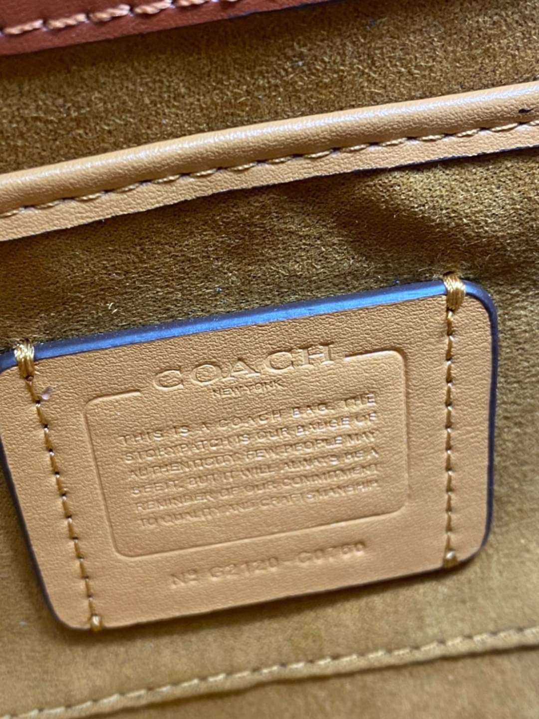 มาใหม่ กรุบกริบ สวย หรูมาก พร้อมส่งที่ไทย COACH SHOULDER BAG กระเป๋าสะพายครอสบอดี้ร์ มีหูถือได้ ใช้งานได้ 2 แบบเลยค่ะ วัสดุหนังแท้ชั้นดีที่สุด! หนังสวย บวกกับอะไหล่แบรนด์ที่ดูเด่นคลาสสิคตรงด้านหน้าค่ะ ใบจริงทั้งสวย ทั้งดูดี คลาสสิค มากๆด้วย แมทได้กับทุกชุ