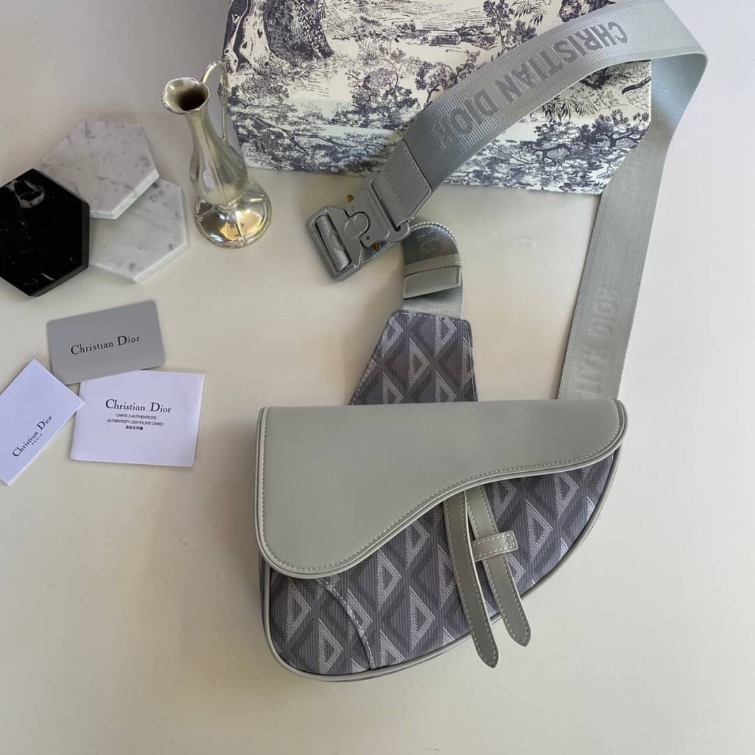 DIOR Saddle Bag Dior Gray CD Diamond Canvas and Smooth Calfskin / DIOR Saddle Belt Bag ภาพสินค้าถ่ายจากงานขายจริงใช้งานต่างประเทศได้